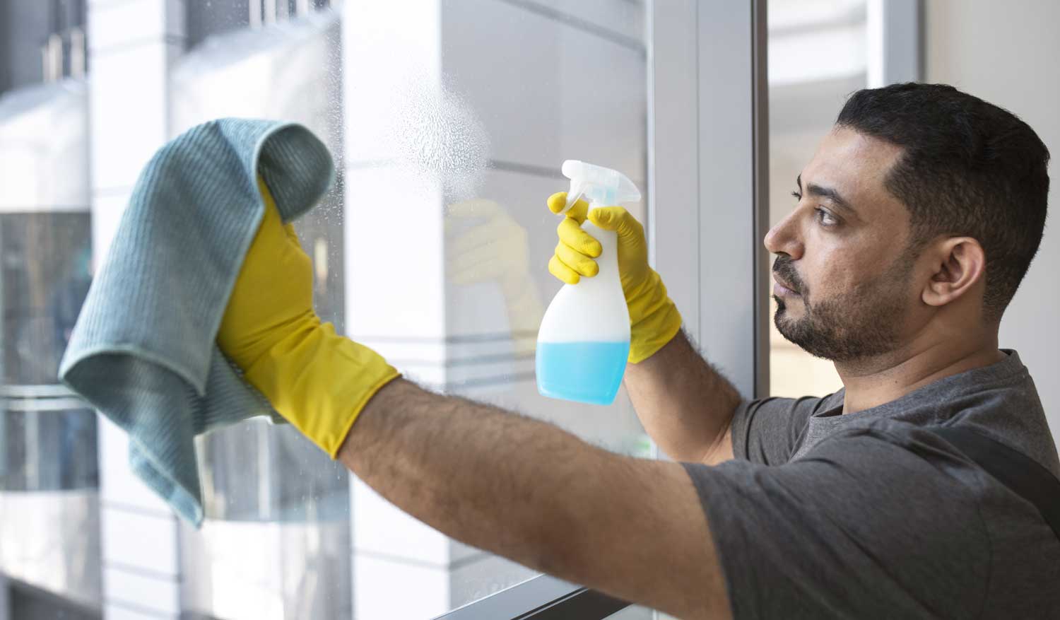 Gebäudereinigung, Unterhaltsreinigung, Glasreinigung, Büroreinigung, professionelle Reinigung, Reinigungsunternehmen, Hausmeisterservice, Winterdienst, Gartenpflege, Polsterreinigung, Umzugsservice,  Stuttgart 